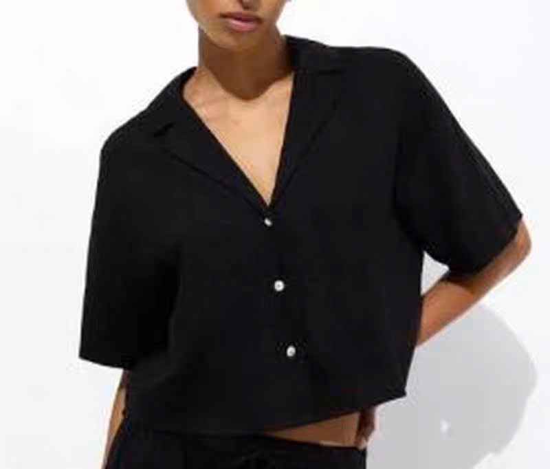 Sơ mi cộc tay Pull Bear cổ đức