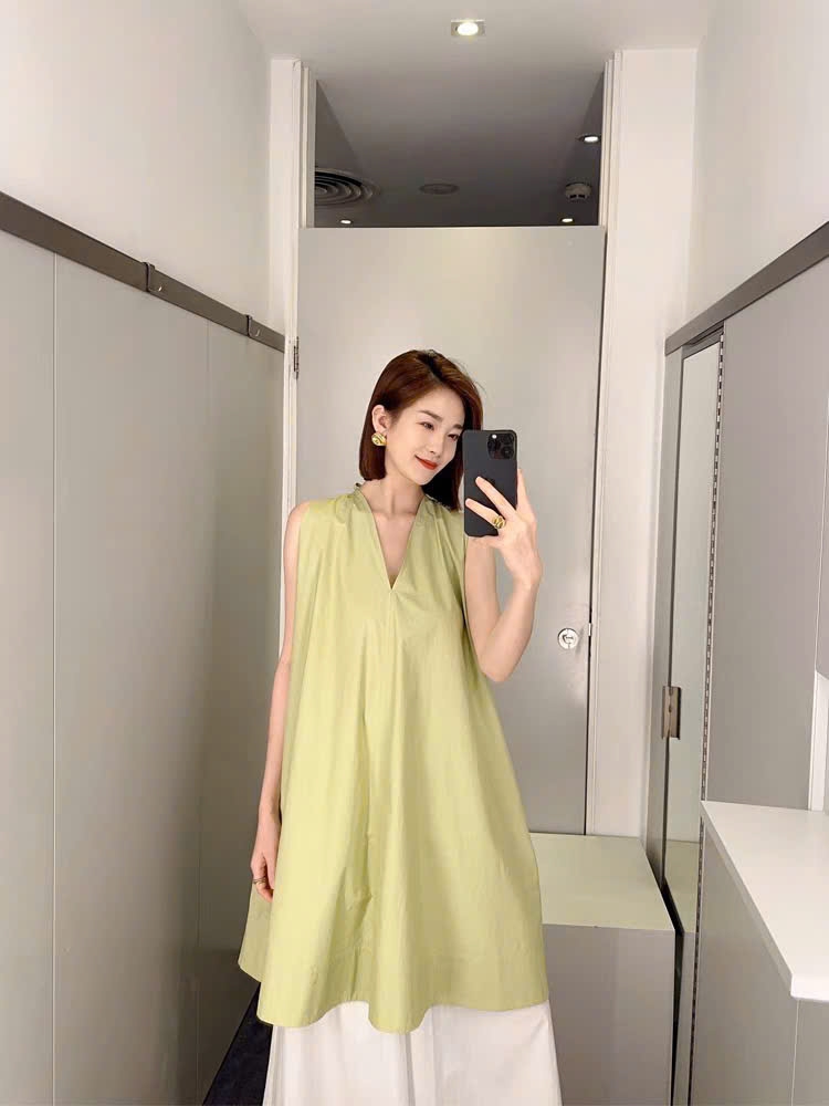 Váy suông COS ngắn cổ V cột dây