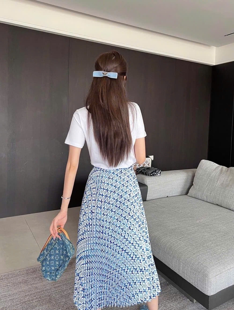 Set Louis Vuiton Áo Tshirt + Chân váy midi lụa 3 màu