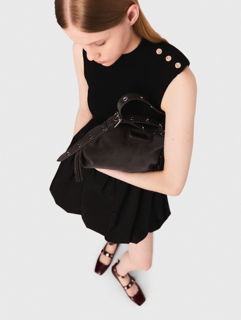 Váy lưới ngắn và vải taffeta