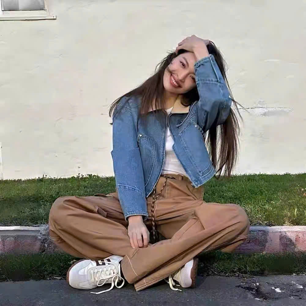 Áo khoác denim có đinh