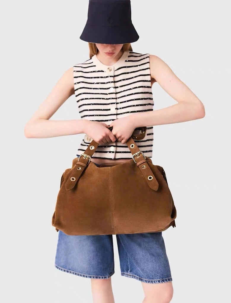 Áo gile kẻ ngang len pha kẻ ngang đính sequin