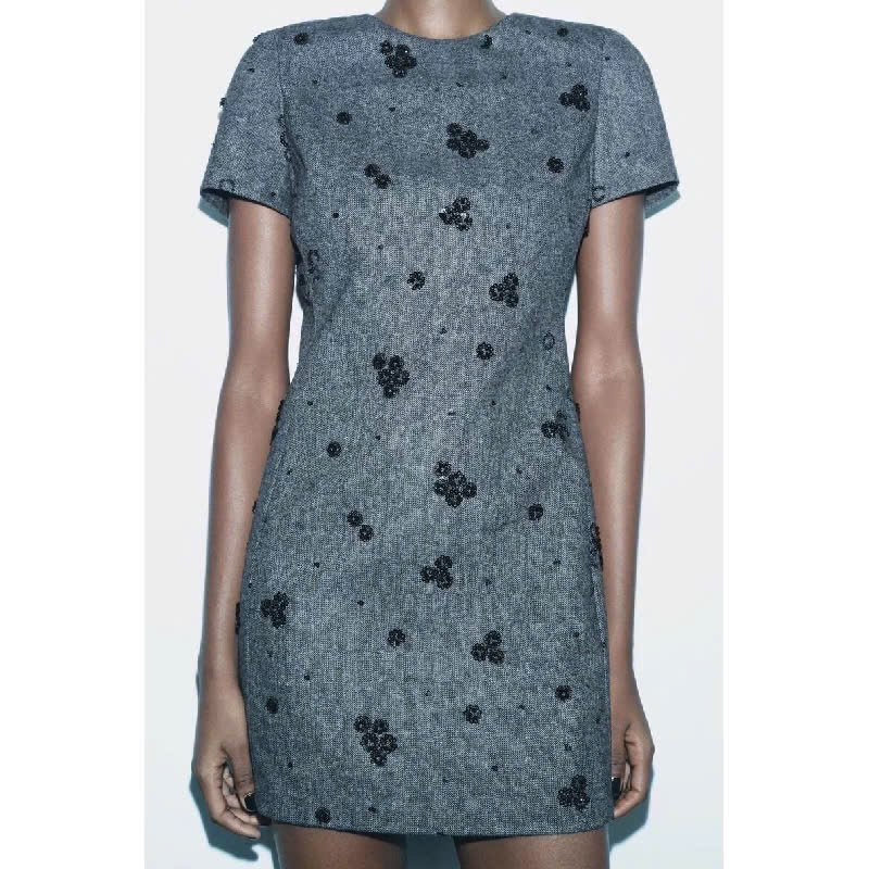 Váy dạ Zara xương cá màu muối tiêu đính hoa sequin đen