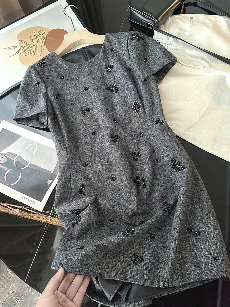 Váy dạ Zara xương cá màu muối tiêu đính hoa sequin đen