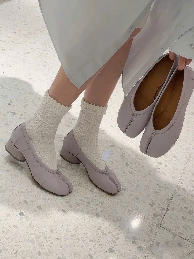 Giày Maison Margela xỏ ngón màu cát