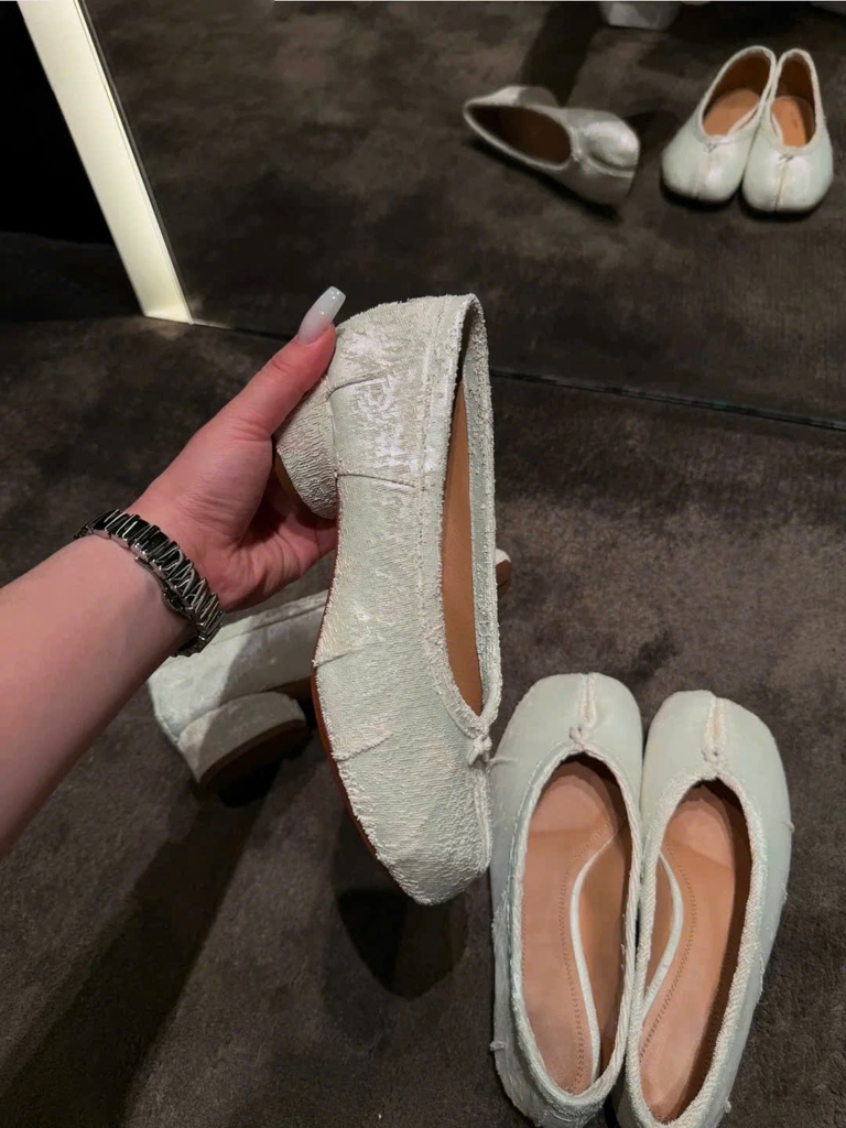 Giày Maison Margela xỏ ngón màu cát