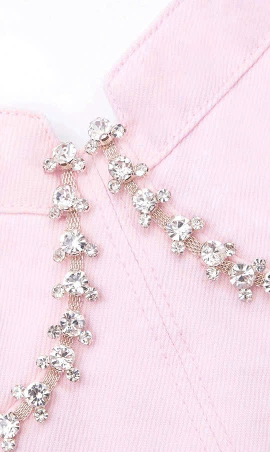 Váy mini thiết kế màu hồng có dây đeo pha lê