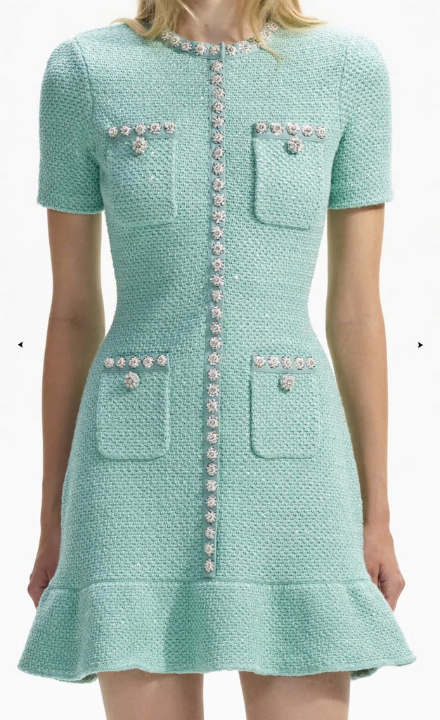 Váy ngắn thêu họa tiết tự họa Mint Knit