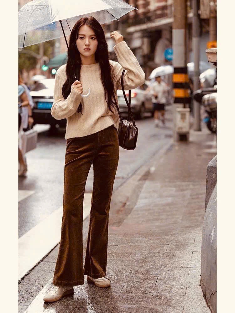 Quần nhung tăm MNG màu boocđo vẩy nhẹ