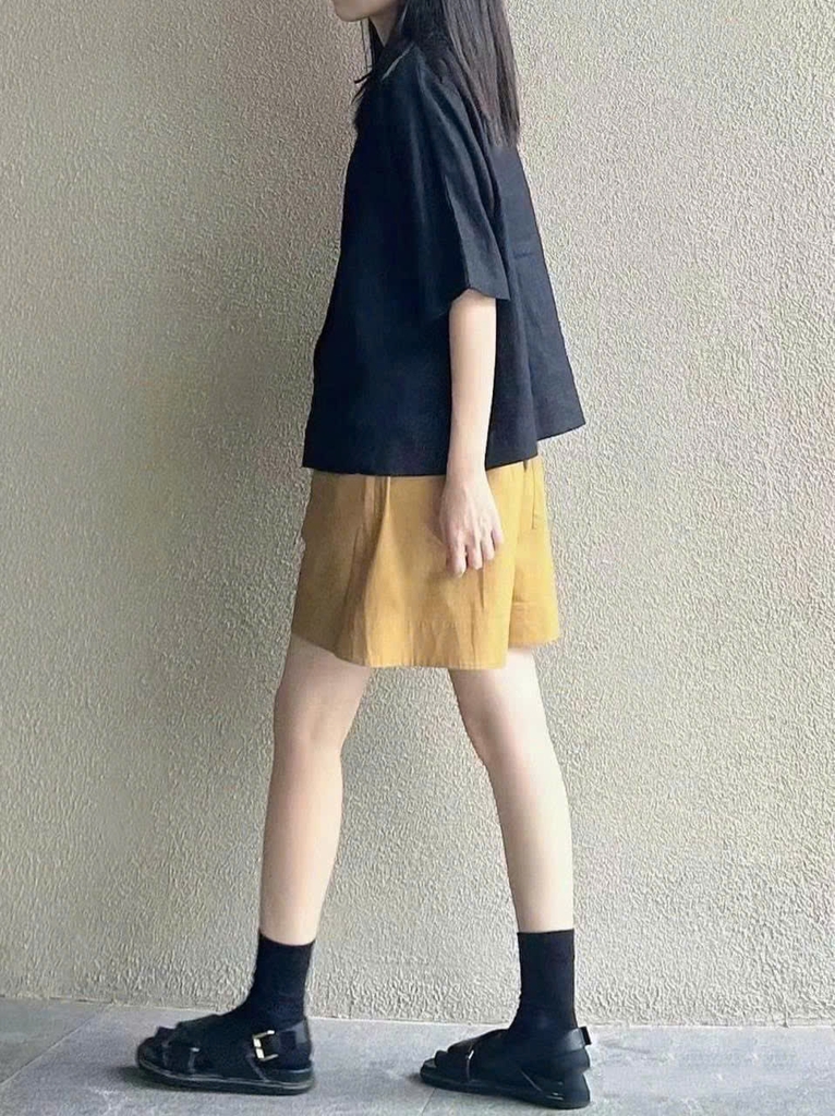 Quần short khaki COS dáng ngắn cạp chun