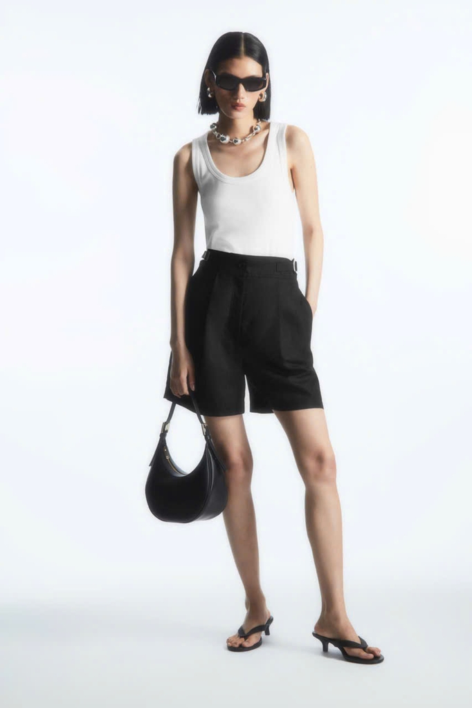 Quần short COS túi hộp sau