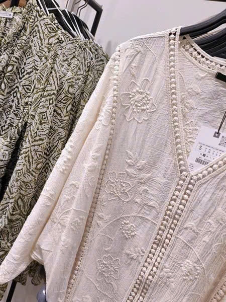 Áo sơ mi Zara cổ V cánh dơi chất thô đũi