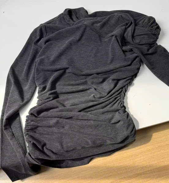 Áo thun Zara lệch vai nhún ngực