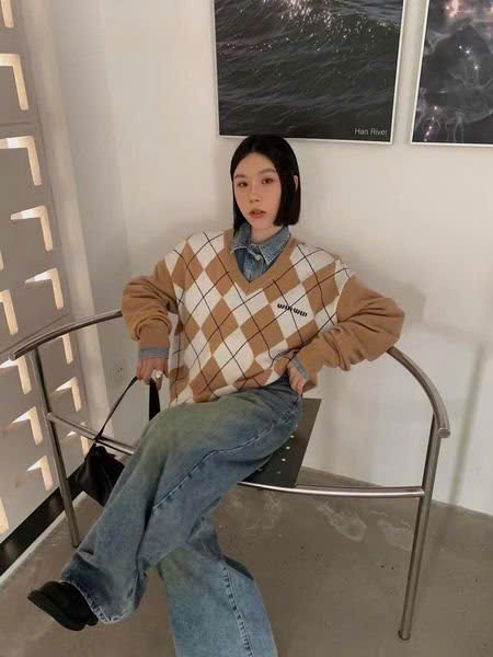 Áo len trần trám MiuMiu