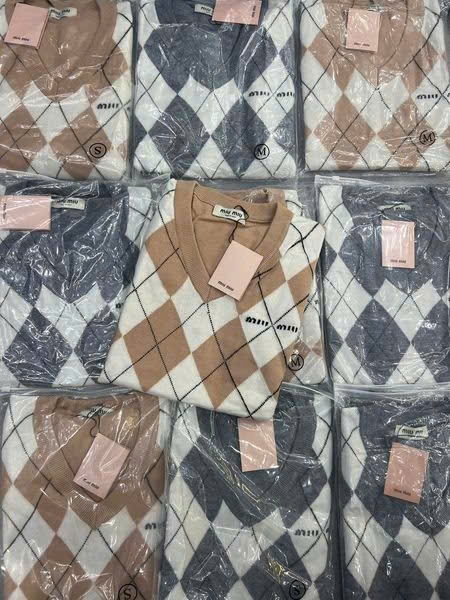 Áo len trần trám MiuMiu
