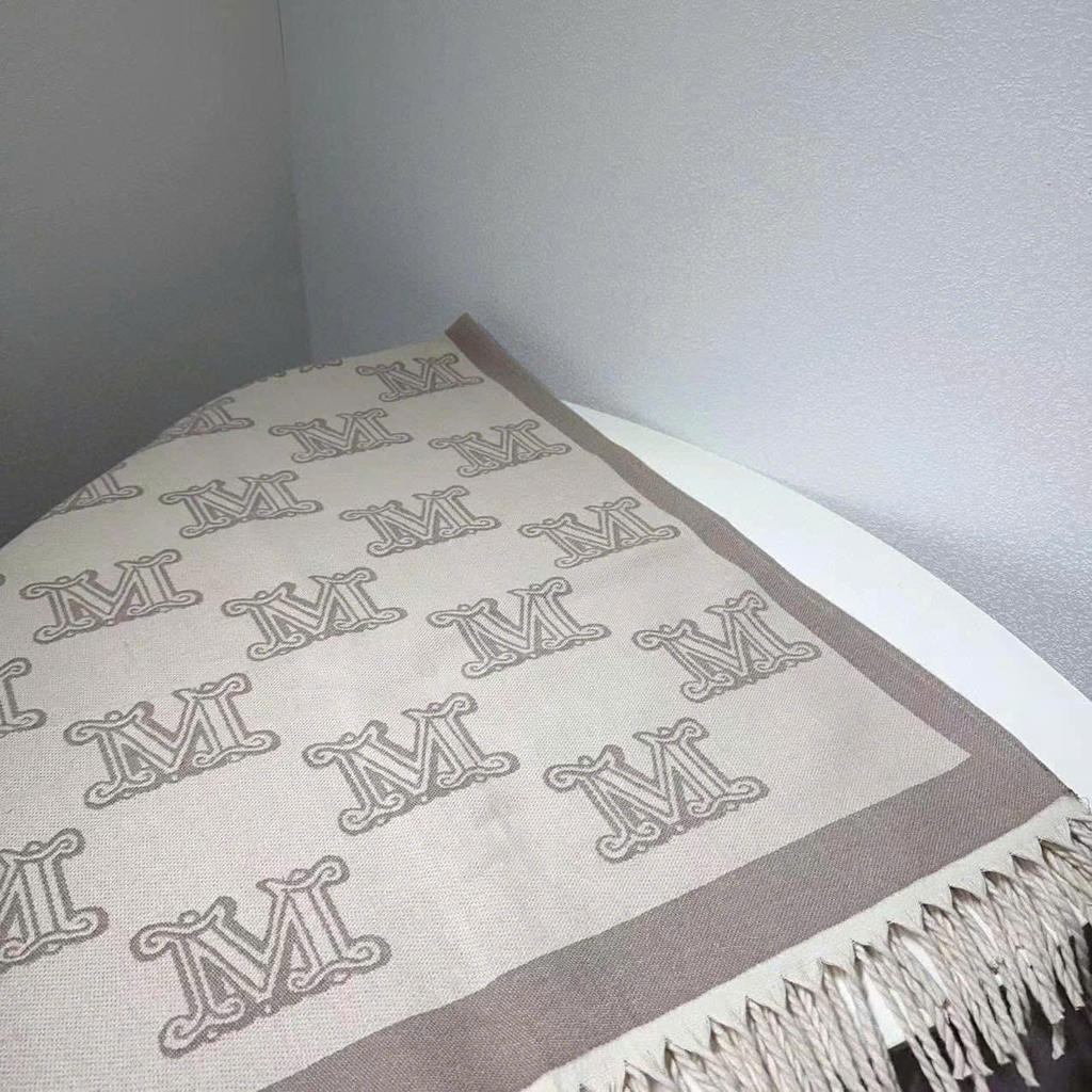 Khăn cape MaxMara tua rua