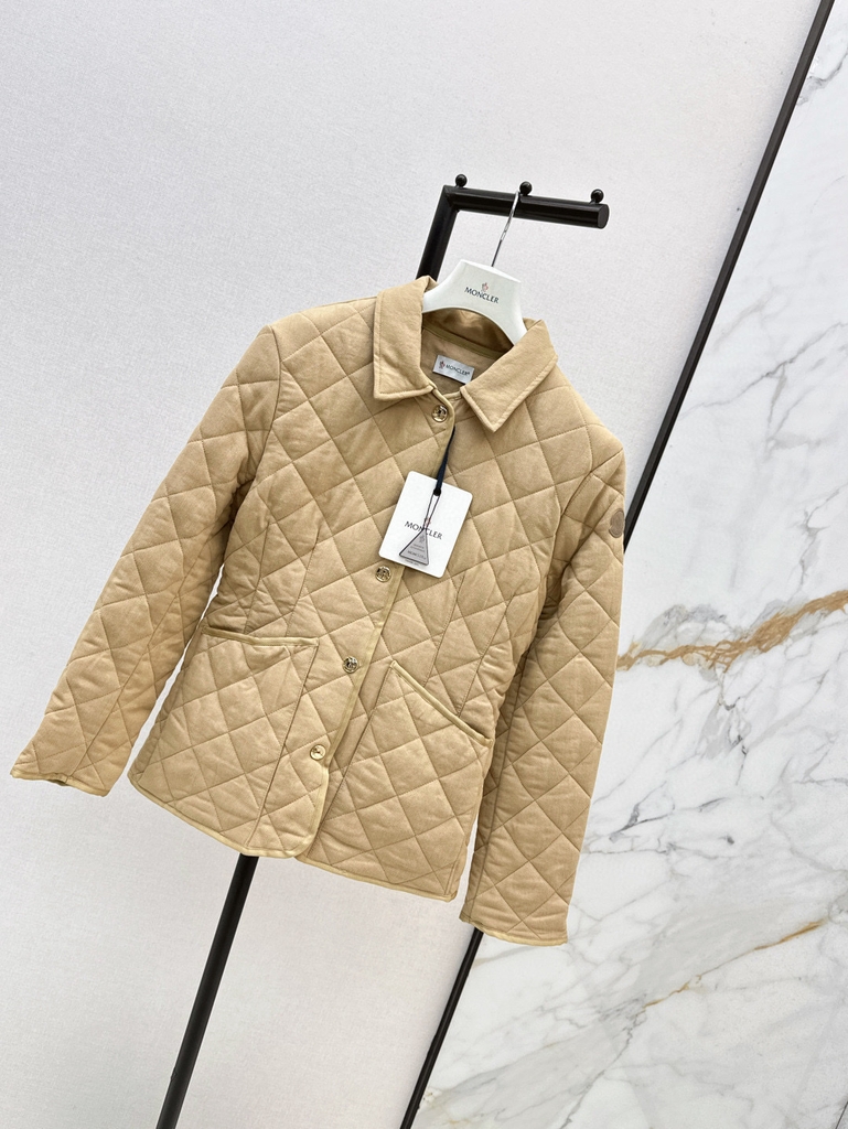 Áo khoác trần trám Moncler