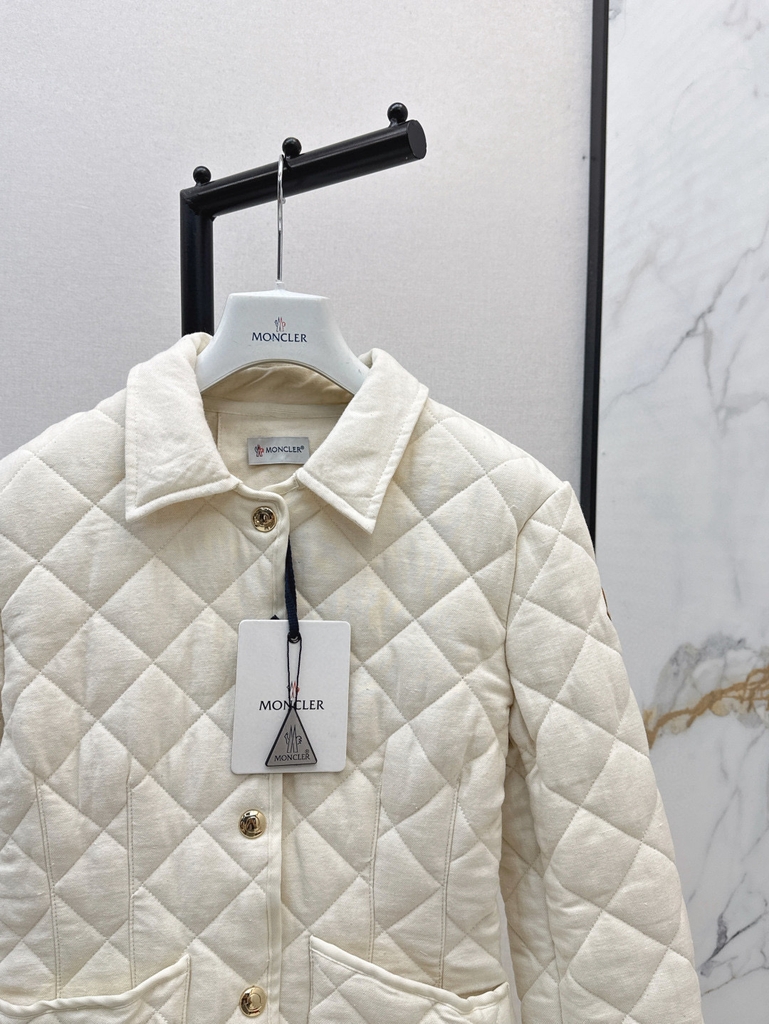 Áo khoác trần trám Moncler