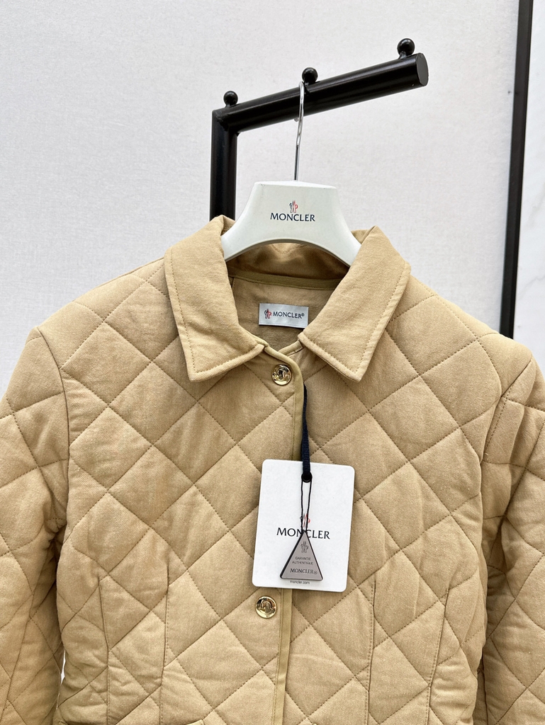 Áo khoác trần trám Moncler