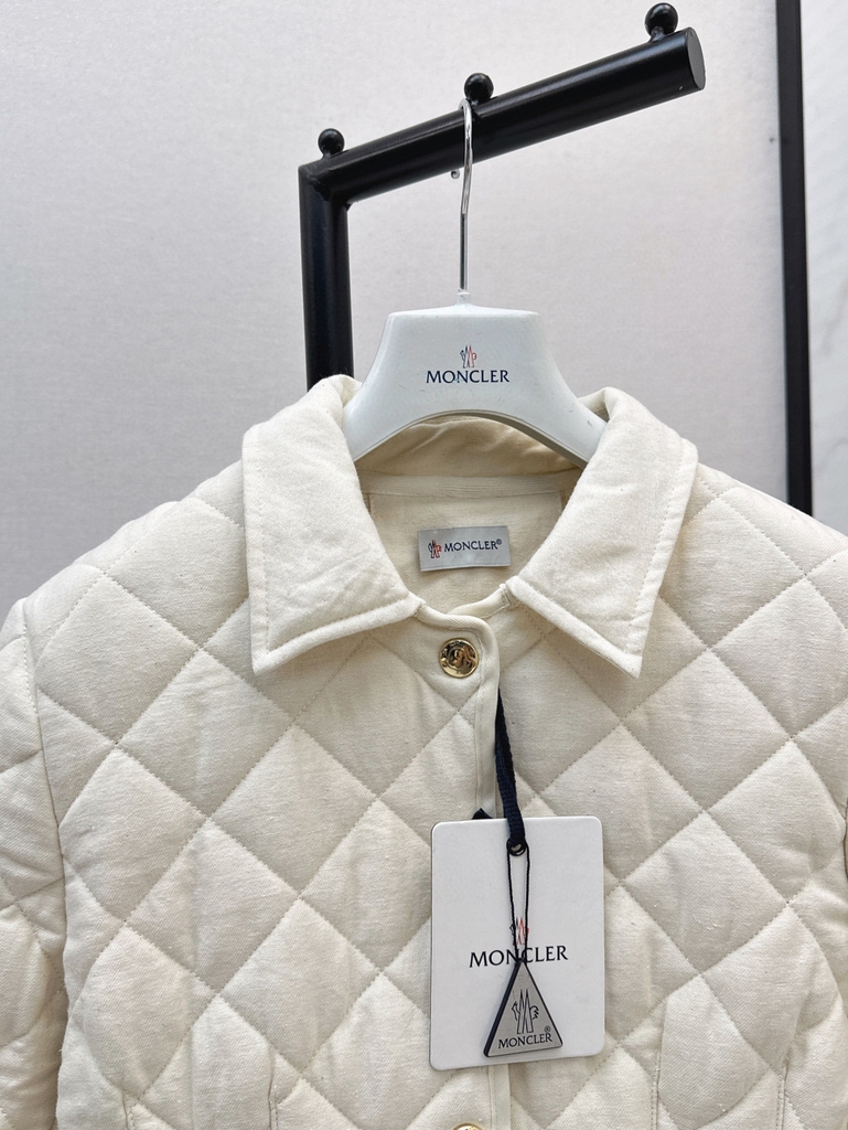 Áo khoác trần trám Moncler