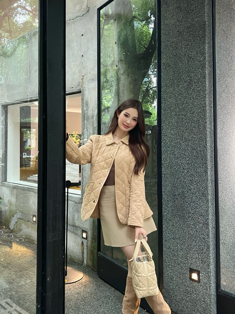 Áo khoác trần trám Moncler