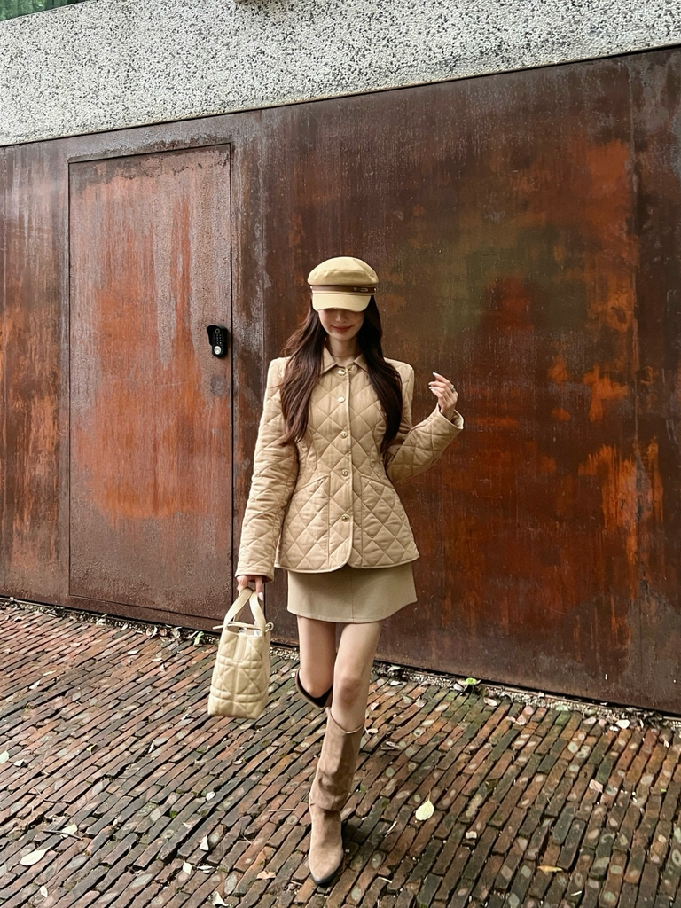 Áo khoác trần trám Moncler