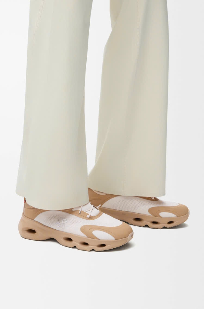 Giày sneaker Cloudsolo