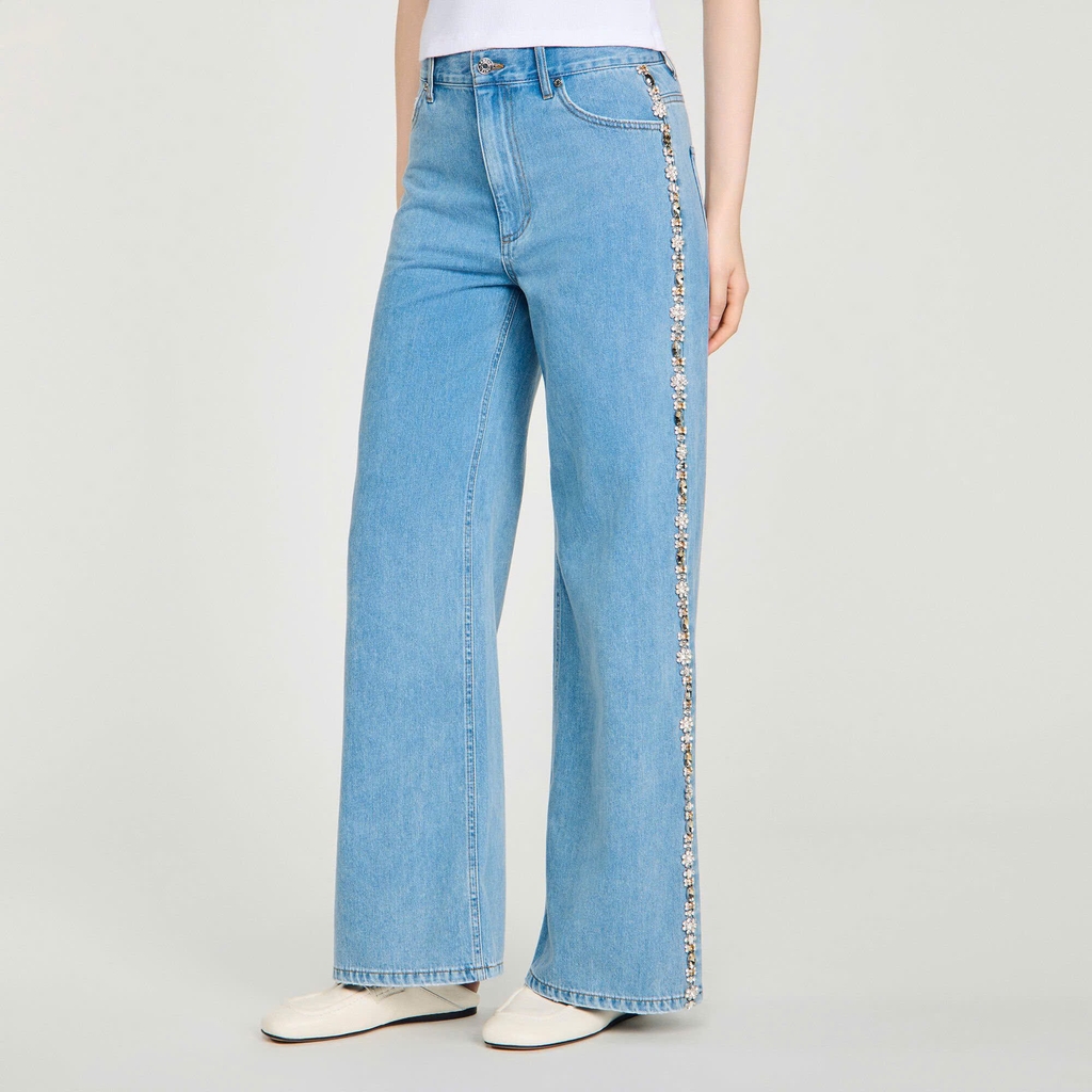 Quần jeans ống đính đá