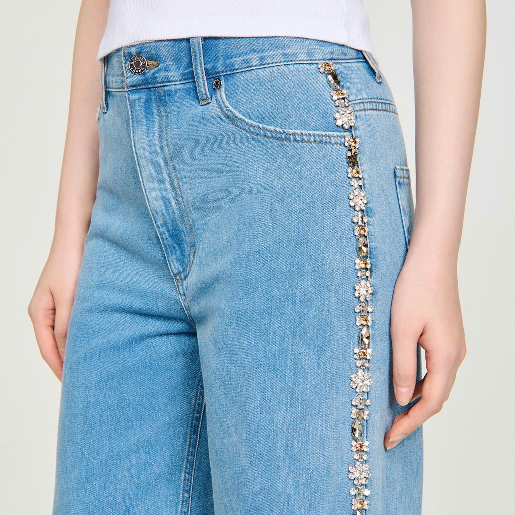 Quần jeans ống đính đá