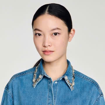 Áo sơ mi denim đính đá