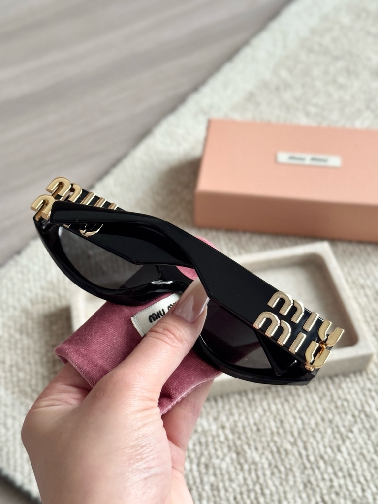Kính Miumiu OMU 110S