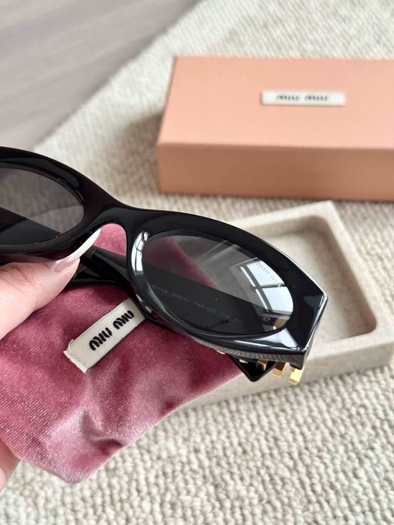 Kính Miumiu OMU 110S