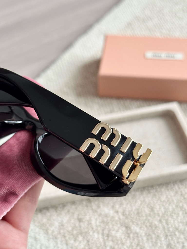 Kính Miumiu OMU 110S