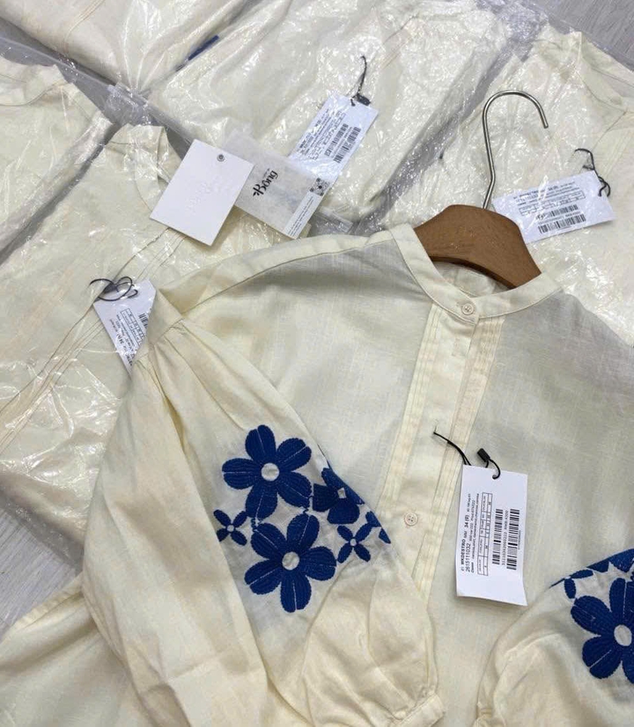 Sơ mi Weekend MaxMara tay đèn lồng thêu hoa xanh