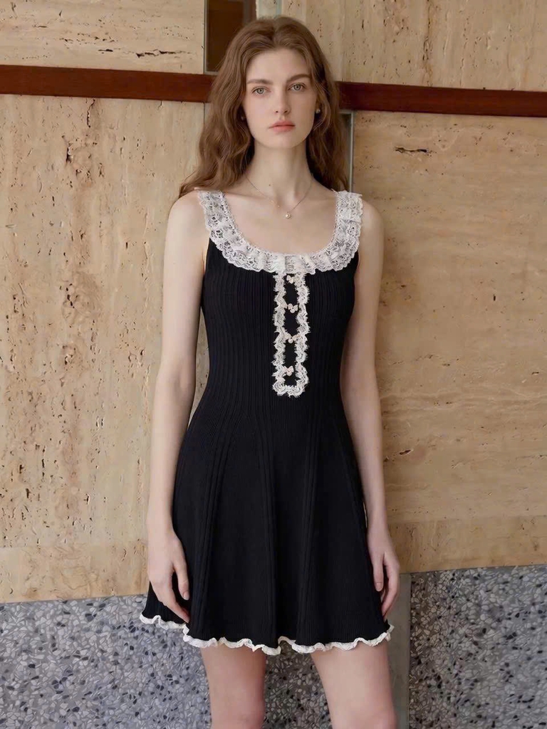 Váy len dệt sát nách BEBE đen cổ viền trắng