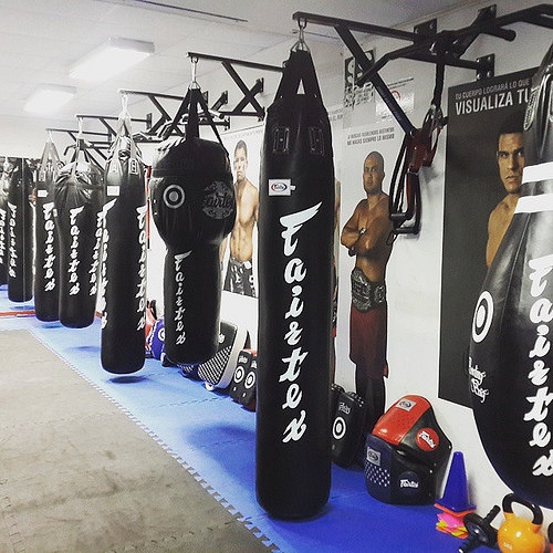 Bao đấm boxing Fairtex phòng tập