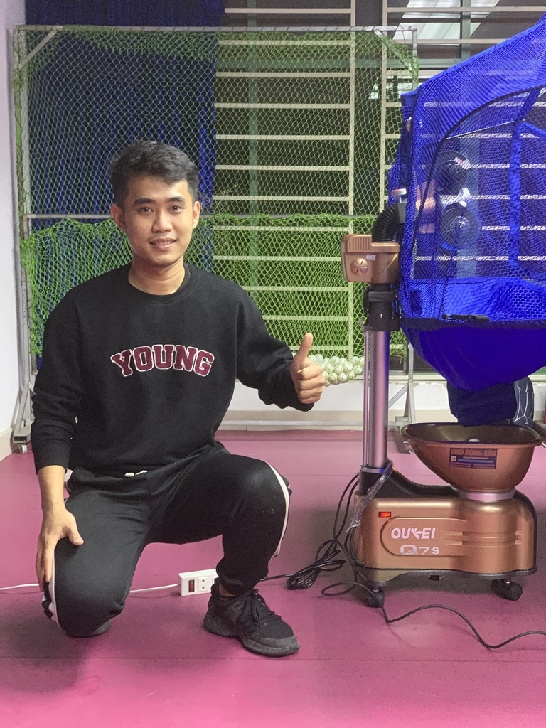 Máy bắn bóng bàn Oukei Q7 S