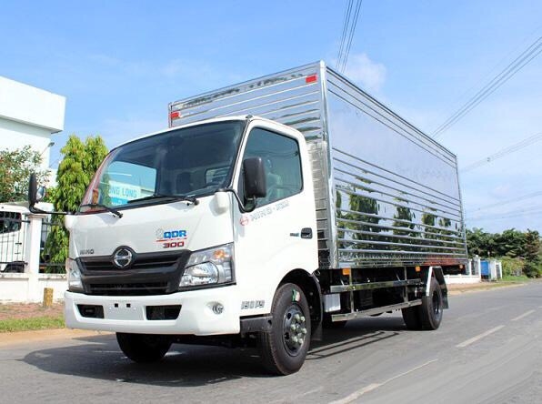 Xe tải Hino 3.5 tấn thùng kín -  XZU720