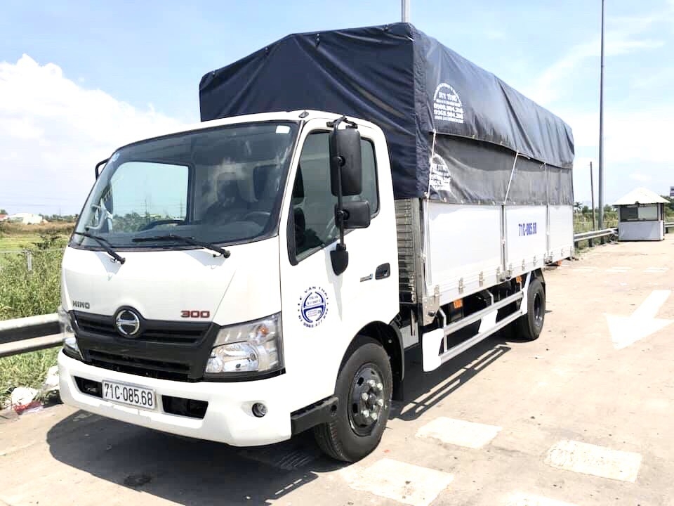 Xe tải Hino 5 tấn thùng mui bạt - XZU730L