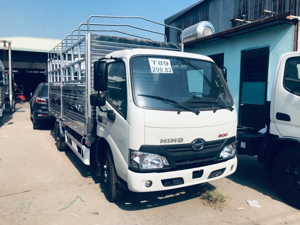 Xe Tai Hino 3.5 tấn thùng mui bạt - XZU342