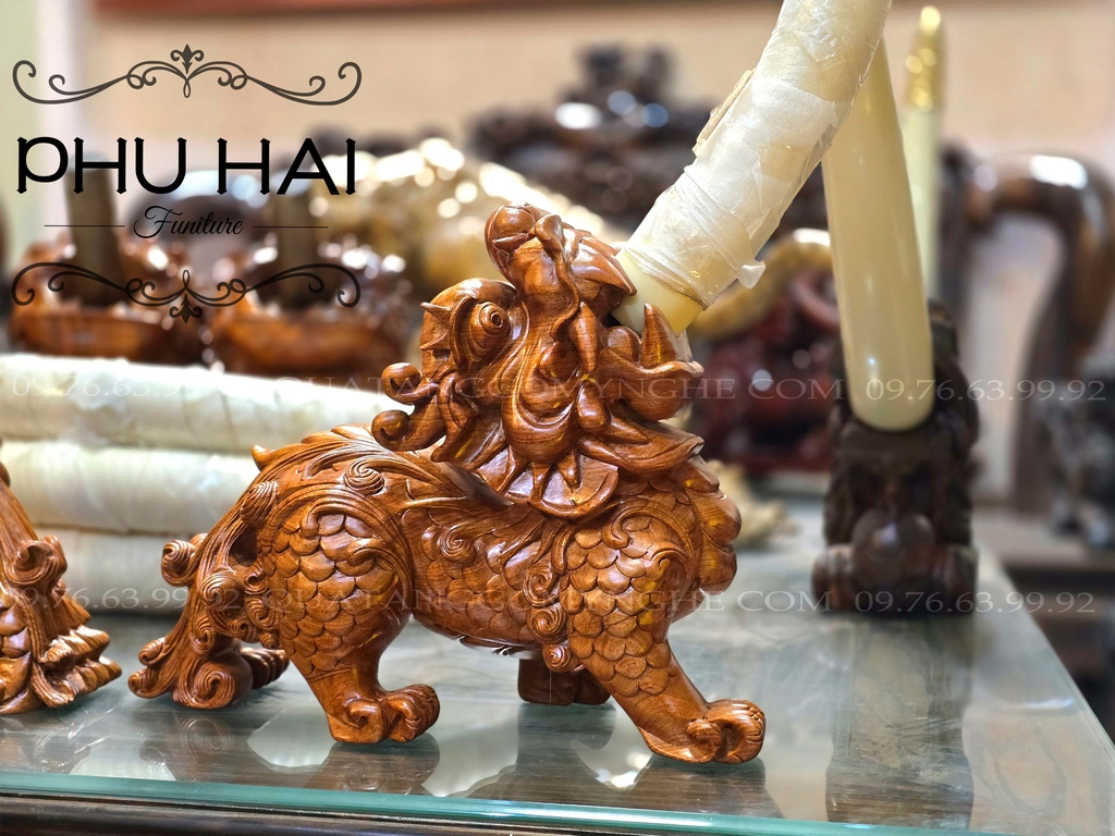 Cặp Kỳ Lân Ngậm Ngà Chạm Khắc Hoa Văn