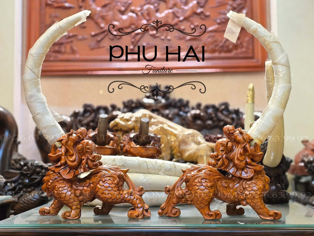 Cặp Kỳ Lân Ngậm Ngà Chạm Khắc Hoa Văn