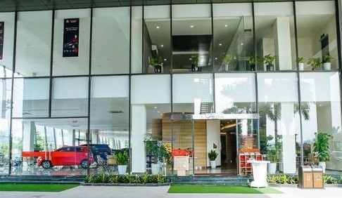 Những Ưu Điểm Thiết Kế Vách Kính Showroom