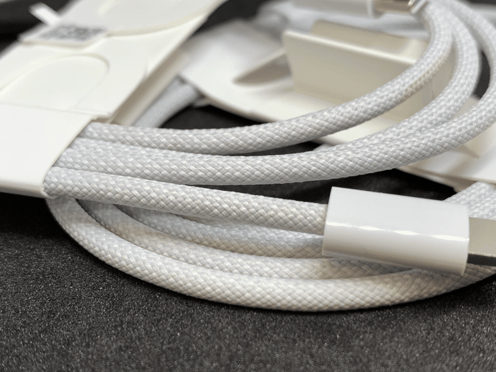 Cáp Bọc Dù Apple Lightning to TypeC cho iPhone 14 Pro - Hàng Chính Hãng