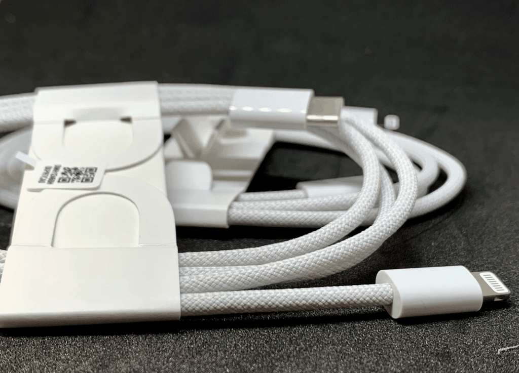 Cáp Bọc Dù Apple Lightning to TypeC cho iPhone 14 Pro - Hàng Chính Hãng