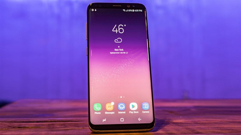 So sánh nhanh Galaxy S8 và iPhone 7: Khi Samsung đi trước một bước