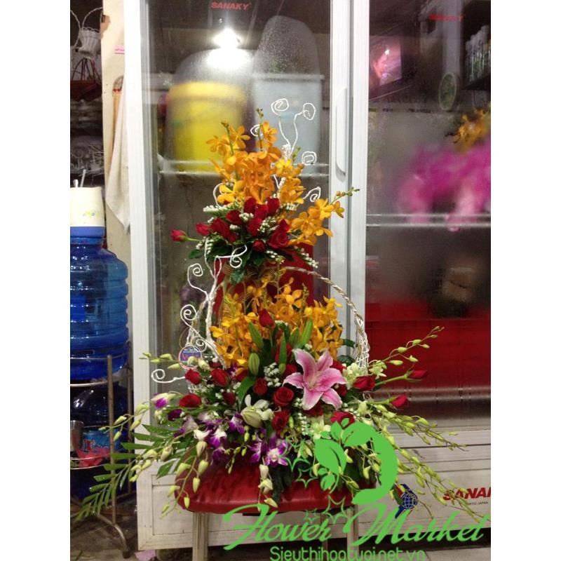 Cửa hàng bán hoa khai trương HKT193