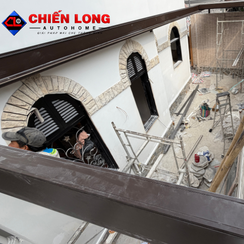Mái Nhôm Xếp Trượt Tự Động Che Sân Sau 3m x 5m