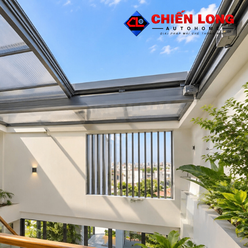 Giếng Trời Lùa Tự Động Khung Nhôm Polycarbonate Đóng Khi Mưa
