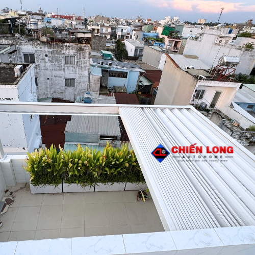 Mái nhôm Ziczac tự động chống nước ở sân thượng tại công trình Quận 12